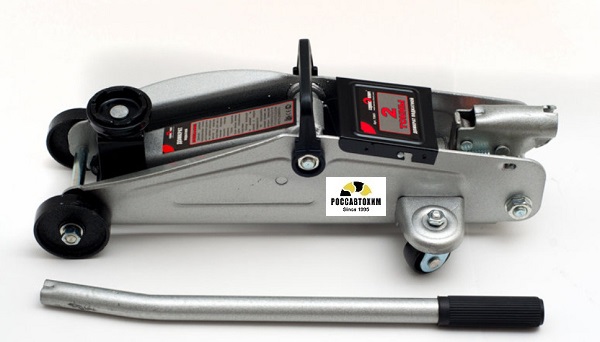 Домкрат подкатной 2т. в кейсе (высота подъема 135-330мм) / 75001 /